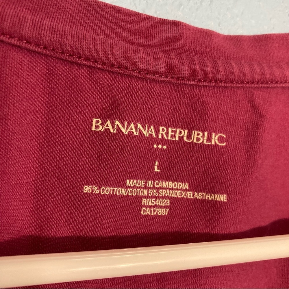 Banana Republic Basic VNeck tee - Raspberry - Picture 2 of 7